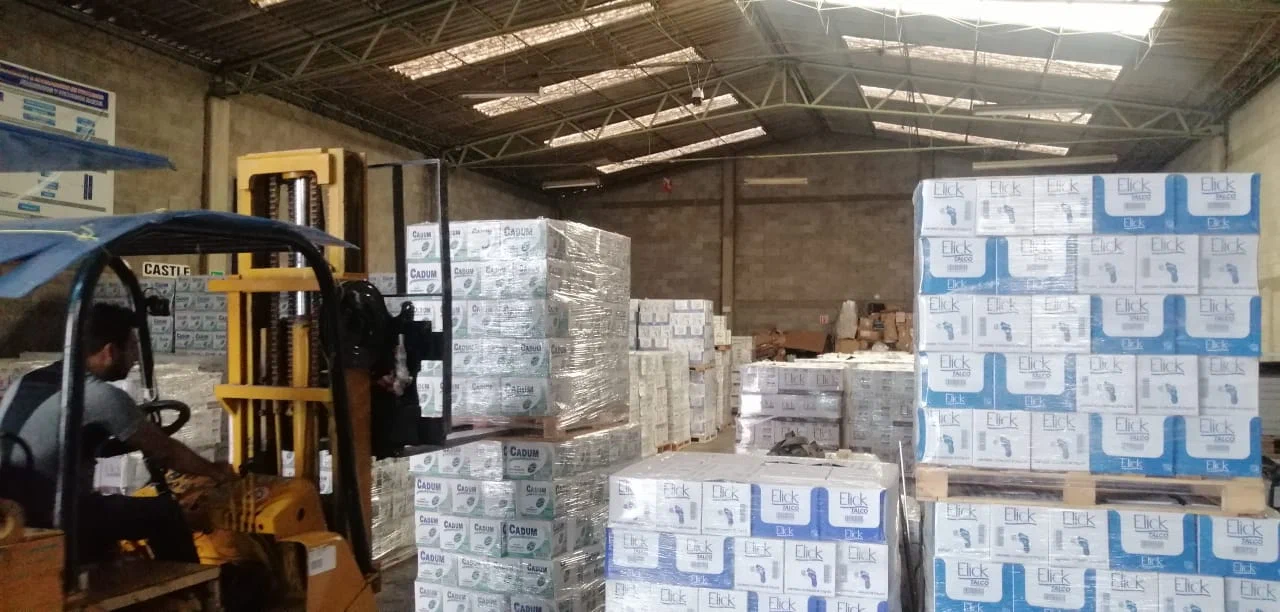 Operación de cross-docking y trasvase de mercancía - RAIMEL
